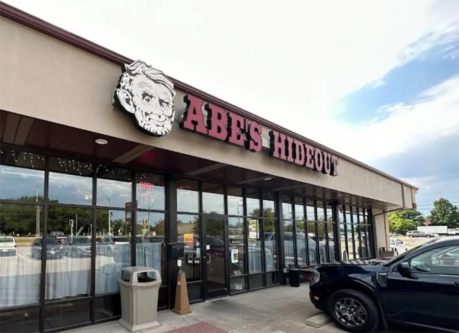 Abe's Hideout local restaurant and tavern - Springfield, IL location exterior
